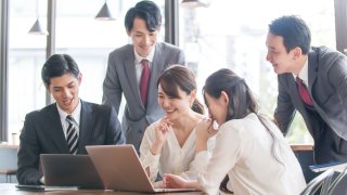 25卒採用手法のトレンド：マス型採用から個別採用へ